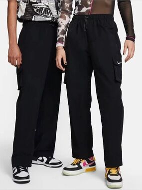 Nike Sportswear Essential Women’s High-Rise Woven Cargo Pants